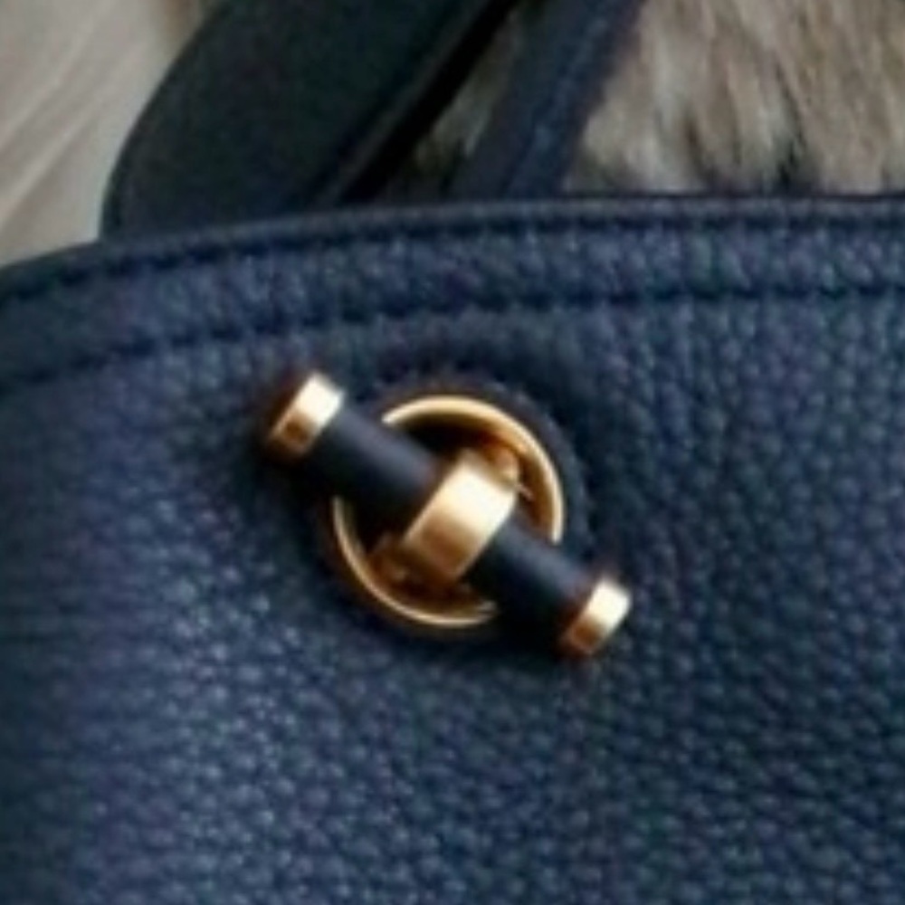 Navy blue Tory‎ Burch
Chelsea Slouchy Tote Handbag leather excellent condition - Picture 13 of 16